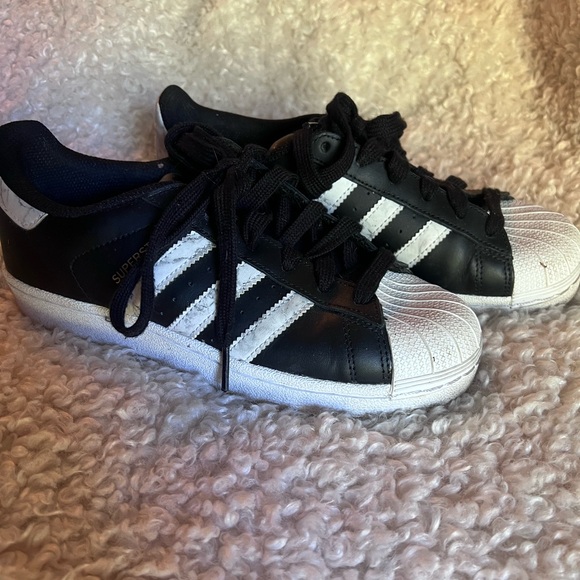 Adidas Superstar - Picture 1 of 4